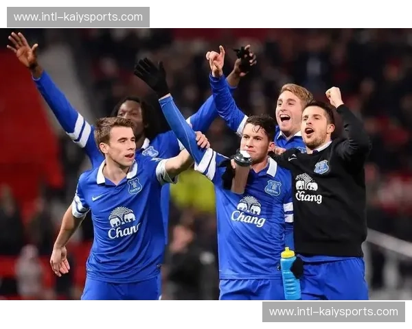 蓝白交锋的野性美学：古迪逊公园的凛冬烈火，埃弗顿与利兹联的百年恩怨